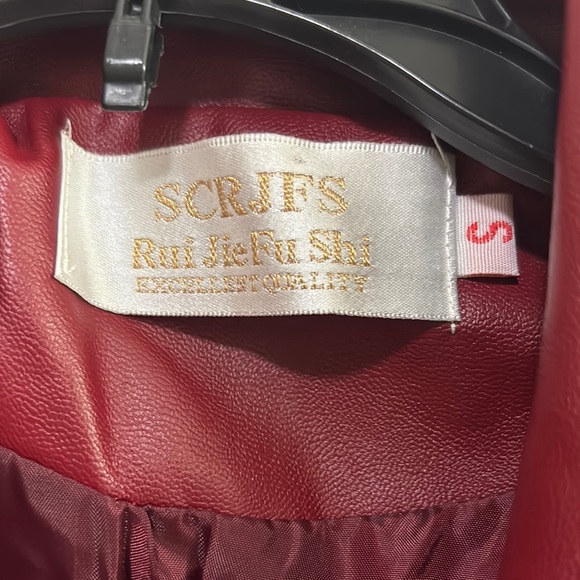 Elegant Burgundy Jacket for Women - Picture 2 of 4